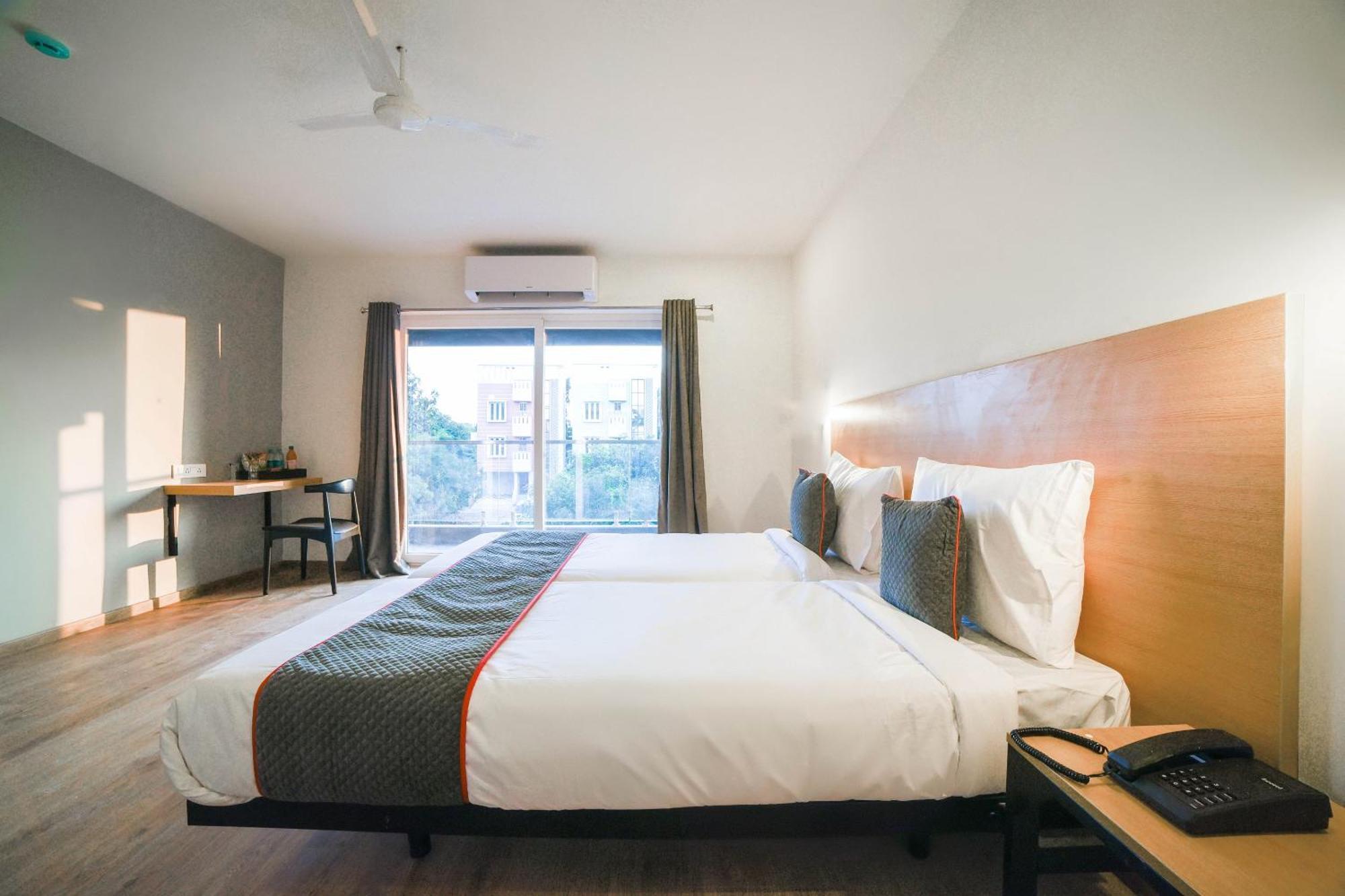 Townhouse 211 Laguna Ecr Near Juhu Beach Ченай Екстериор снимка